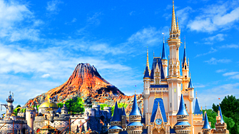 Милиардер заведе 1 000 служители и децата им в Disney