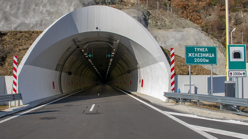 След пет години строителство, на 20 февруари беше открит най-дългият тунел у нас - Железница. 