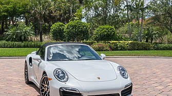 Култовото Porsche 911 навършва 60 години... и става хибрид