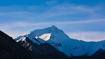 24 часа и 26 минути: Непалка постави рекорд за най-бързо изкачване на Еверест от жена
