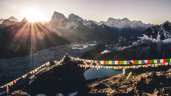 Непалски шерп изкачи Еверест за рекорден 30-и път