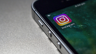 Художничка превръща публикациите на непознати в Instagram в портрети, които продава за хиляди