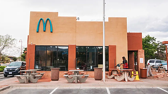 Само на едно място в света логото на McDonald's е синьо