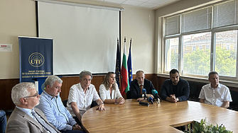 Без рязък скок на таксите за студентите платено обучение