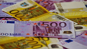 След заплахите на Тръмп за 30% мито за ЕС: Еврото поевтинява