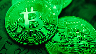 Биткойн проби психологическата граница от $100 000 – нова корекция или възможност?