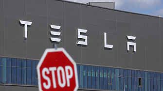 Tesla продаде 75% от биткойните си и изгуби милиарди