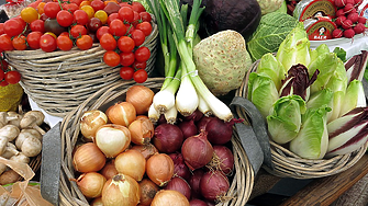 Производител: Пазарите са заринати с вносна продукция