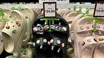 Акциите на Crocs се сринаха с 30%