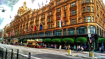 Harrods премахва скулптури на Мохамед Ал Файед след скандал