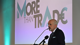 Близо 60 хил. души работят в големите търговски вериги у нас със средна заплата от 2 465 лв.  Близо 60 хил. души работят в големите търговски вериги у нас със средна заплата от 2 465 лв.