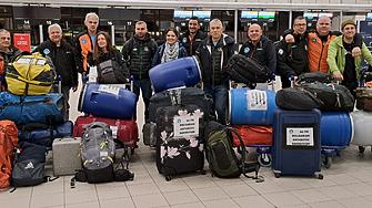 Защо учените носят бидони на Българската антарктическа експедиция в Антарктида? 