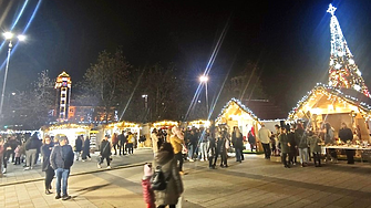 Коледно градче издигат в центъра на Плевен за празниците