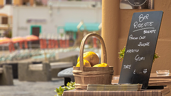 Италианска топ дестинация забранява на заведенията да изнасят маси на открито