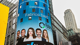 Коя българска компания се появи на фасадата на Nasdaq в Ню Йорк през 2025 г.?