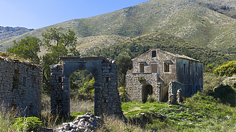 Историята на призрачното село на Корфу