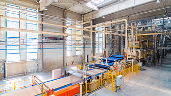 Служители на РИОСВ - Велико Търново пломбираха линията за ПДЧ в завода Кроношпан