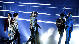 BTS се завръщат с глобално турне, от което ще спечелят $1 млрд.