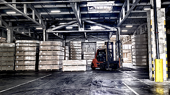 Кроношпан обжалва спирането на производството във Велико Търново, твърди че заповедта е незаконосъобразна