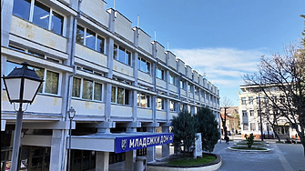 В Пазарджик възстановиха автентичния архитектурен облик на Младежкия дом (видео)