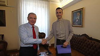 Бербатов предлага: Училищата да отварят салоните си за децата от спортните клубове