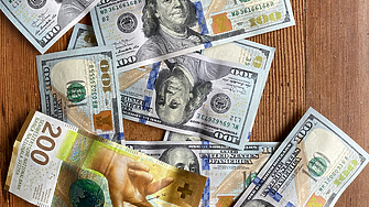 Валути убежища в криза: Какво се случва с долара, йената и швейцарския франк?