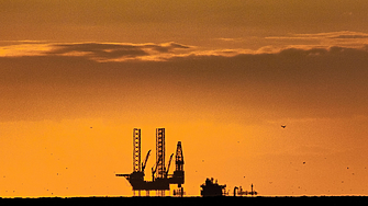 Петролът близо до седеммесечни върхове преди преговорите между САЩ и Иран