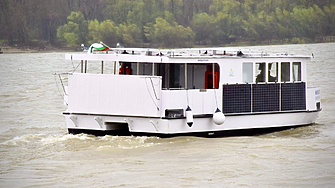 Нов екологичен катамаран за мониторинг на Дунав осветиха в Русе