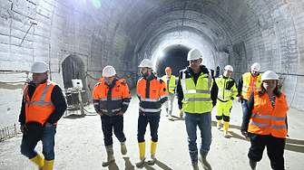 След 39 г. работа: Остават 90 м до прокопаването най-дългия двупътен жп тунел на Балканите