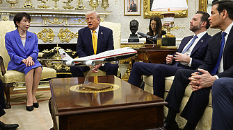 Тръмп към журналист пред японския премиер: А вие защо не ми казахте за Пърл Харбър?