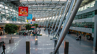 Шестото най-натоварено летище в света намалява полетите с 300 на ден