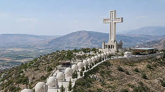  Гигантска пешеходна броеница в Ливан се превърна в световна атракция