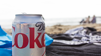 Как войната в Иран принуди Coca-Cola да пусне Diet Coke в по-големи кенчета