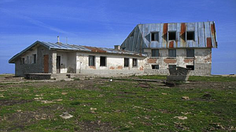 След 30 години разруха: Връщат към живот изоставена хижа на Стара планина