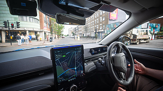 Роботакситата превземат Европа: Uber и Wayve стартираха от Лондон