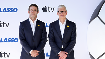 Apple: Заплатите на новия CEO Джон Търнъс и Тим Кук
