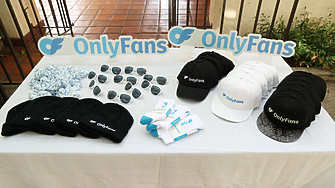 Собственикът на OnlyFans получил 700 млн. долара дивидент преди смъртта си