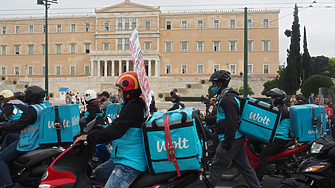 Гърция се отказа от забраната за плащане в брой при куриерски доставки