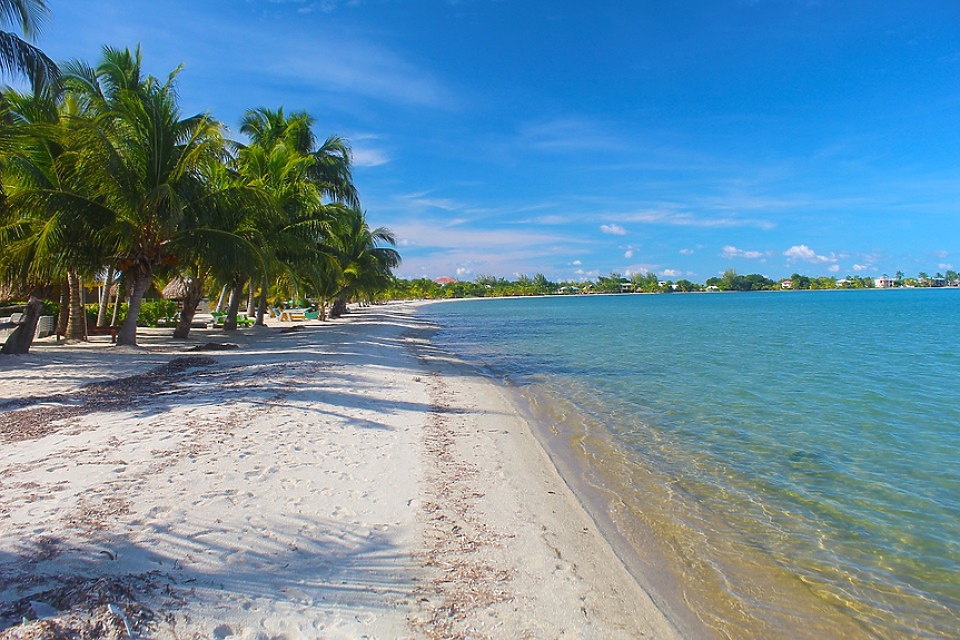 Страната предлага едни от най-добрите места за гмуркане на Карибите. Тук се намира вторият по големина бариерен риф в света. 