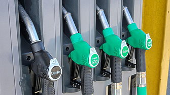 Швейцарски курорт предлага литър бензин само за €1.50