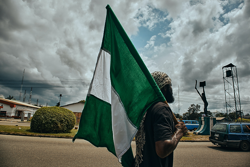 На 3 октомври 1960 г. Нигерия придобива независимост от Великобритания. Страната обаче остава член на Британската общност.