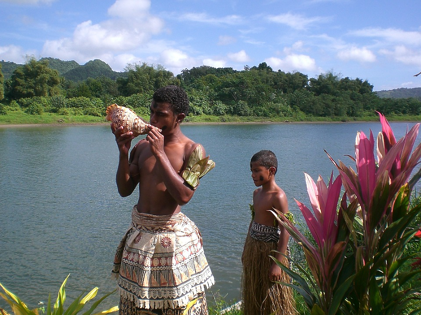 Първите заселници на Фиджи пристигат от островите Меланезия преди около 3500 години.