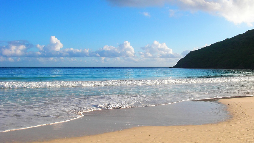 Ако искате да избегнете тълпите, можете да се отправите към плажа Flamenco на остров Кулебра, чийто коралови рифове са идеални места за гмуркане. Виекес пък предлага Sun Bay, който има кристално синя вода, подходяща за плуване.