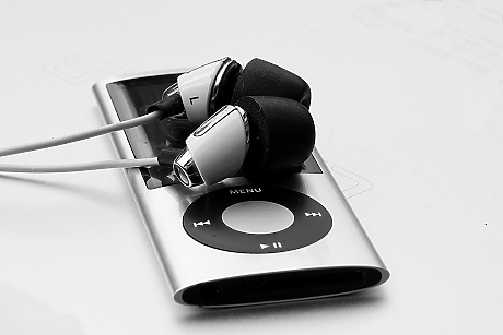 23.10.2001 г.: Представена е първата версия на iPod на Apple