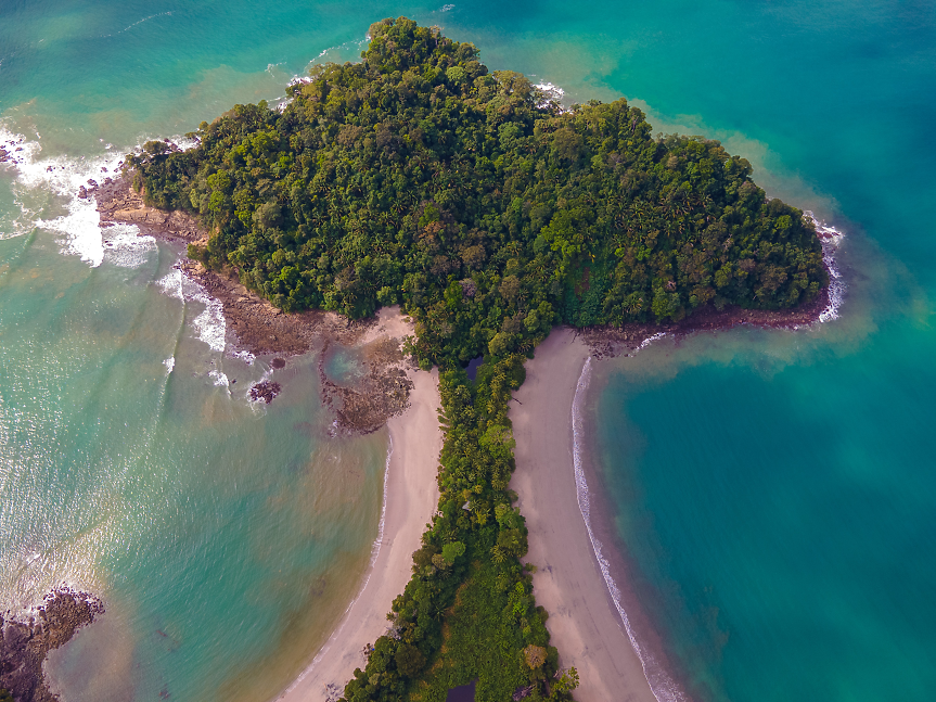На 5 октомври 1502 г. Христофор Колумб открива Коста Рика. Страната днес е известна със своите обширни тропически гори, каскадни водопади и вулкани.
