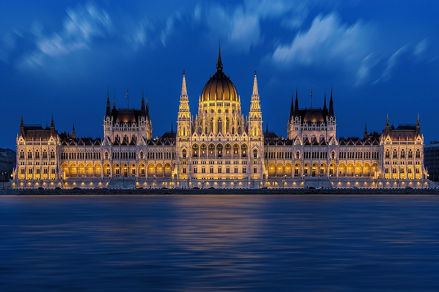 Сградата на унгарския парламент е класирана като третата най-голяма парламентарна сграда в света и е най-високата в Будапеща. Това е и една от най-старите законодателни сгради в Западна и Източна Европа.