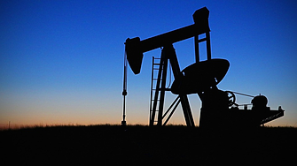 Петролът поскъпна след неочаквания спад на запасите в САЩ