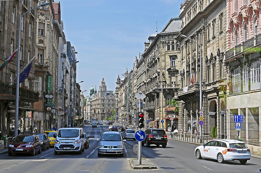 Виена е дом на една от най-необичайните улици в Европа. Ringstraße е кръгъл булевард, изсечен от укрепления, датиращи от 16 век.