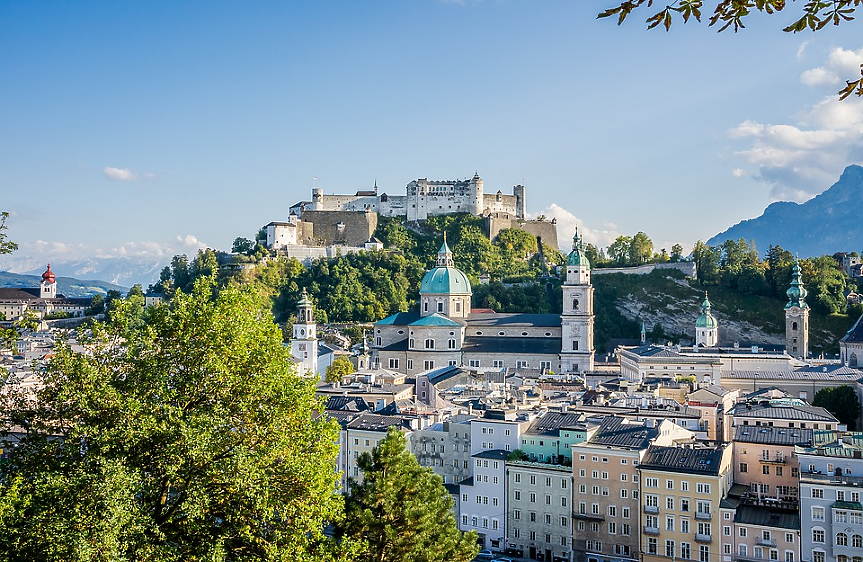 Австрия е една от най-богатите страни в света (въз основа на БВП). Тя присъства неизменно и в класацията на страните с най-висок стандарт на живот.