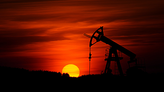 Петролът задълбочава спада си, на фона на опасенията за световната икономика